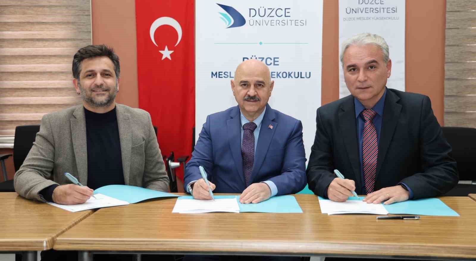 DÜZCE MESLEK YÜKSEKOKULU, ÖZEL SEKTÖR FİRMALARIYLA BÜYÜK İŞ BİRLİĞİNE GİDEREK
