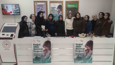 DÜZCE AZİZİYE AİLE SAĞLIĞI MERKEZİNDE AÇILAN STANTTA ANNE ADAYLARINA NORMAL