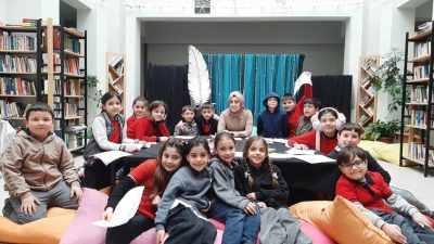 DÜZCE ÖMER DİNÇER İLKOKULU ÖĞRENCİLERİ KELİME KOLEKSİYONCUSU ETKİNLİĞİNDE BULUŞTU.