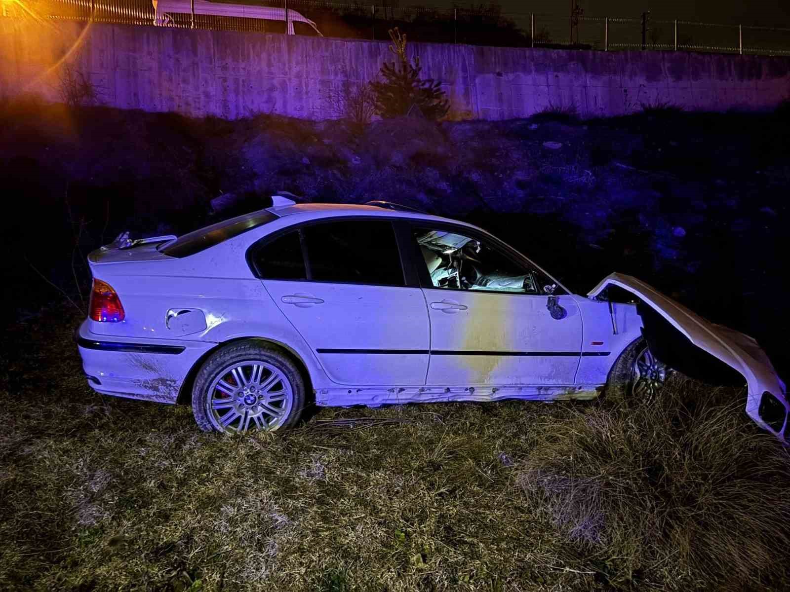 KASTAMONU’NUN AZDAVAY İLÇESİNDE ŞARAMPOLE UÇARAK YAKLAŞIK 50 METRE SÜRÜKLENEN OTOMOBİLDEKİ