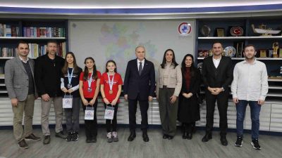 DÜZCE BELEDİYE BAŞKANI DR. FARUK ÖZLÜ DÜZCE'NİN YÜZME BRANŞI TARİHİNE