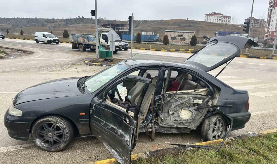 KASTAMONU’DA KIRMIZI IŞIKTA BEKLEYEN