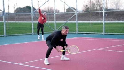 BAŞİSKELE'DE YENİ YILIN İLK GÜNLERİNDE HİZMETE AÇILAN MİLLET BAHÇESİNDE TENİS