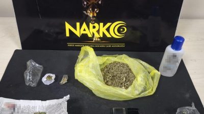 DÜZCE’DE POLİS EKİPLERİ TARAFINDAN YAPILAN ÇALIŞMADA GÖZALTINA ALINAN 2 ŞÜPHELİ