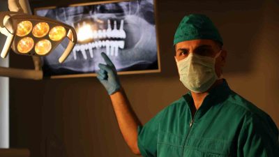 TEKNOLOJİK GELİŞMELERİN AĞIZ VE DİŞ SAĞLIĞINA ETKİ ETTİĞİNİ SÖYLEYEN UZMAN