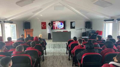 DÜZCE’NİN AKÇAKOCA İLÇESİNDE LİSE ÖĞRENCİLERİNE TÜBERKÜLOZ (VEREM) HASTALIĞINA DİKKAT ÇEKMEK