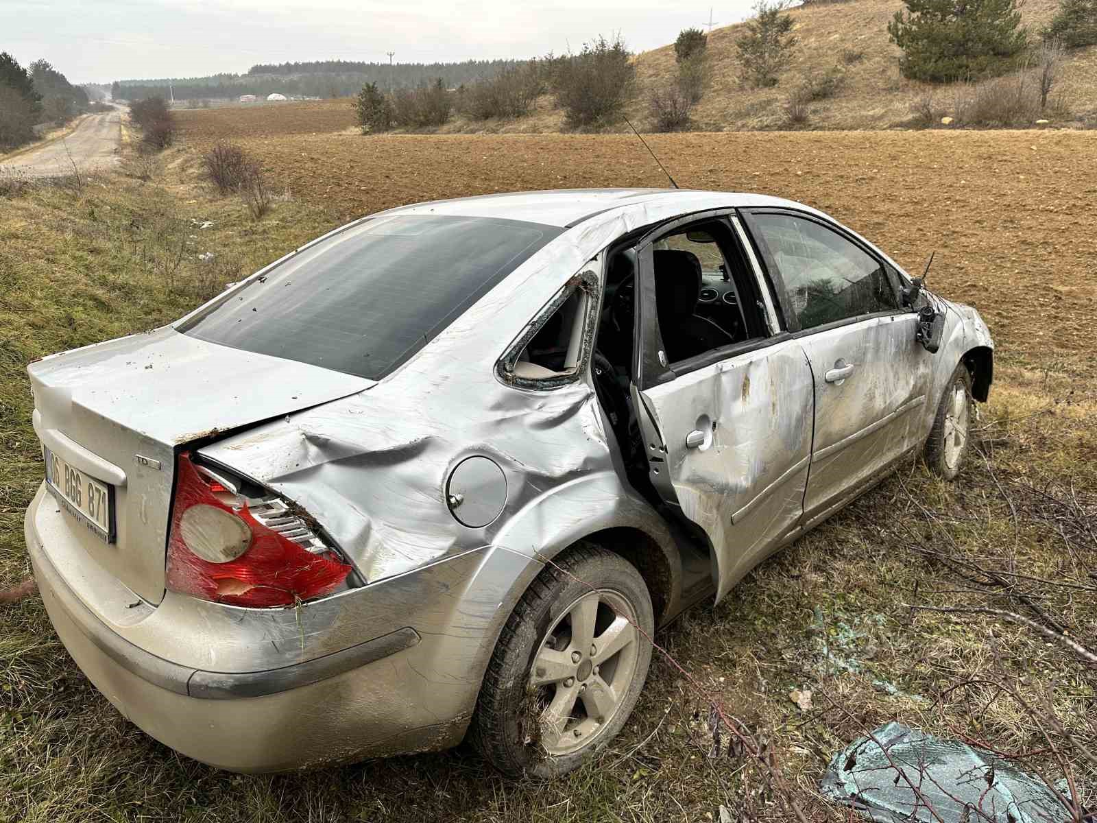 KASTAMONU-DADAY KARAYOLU ÜZERİNDE GİZLİ BUZLANMA SEBEBİYLE VİRAJI ALAMAYAN OTOMOBİL, YAKLAŞIK