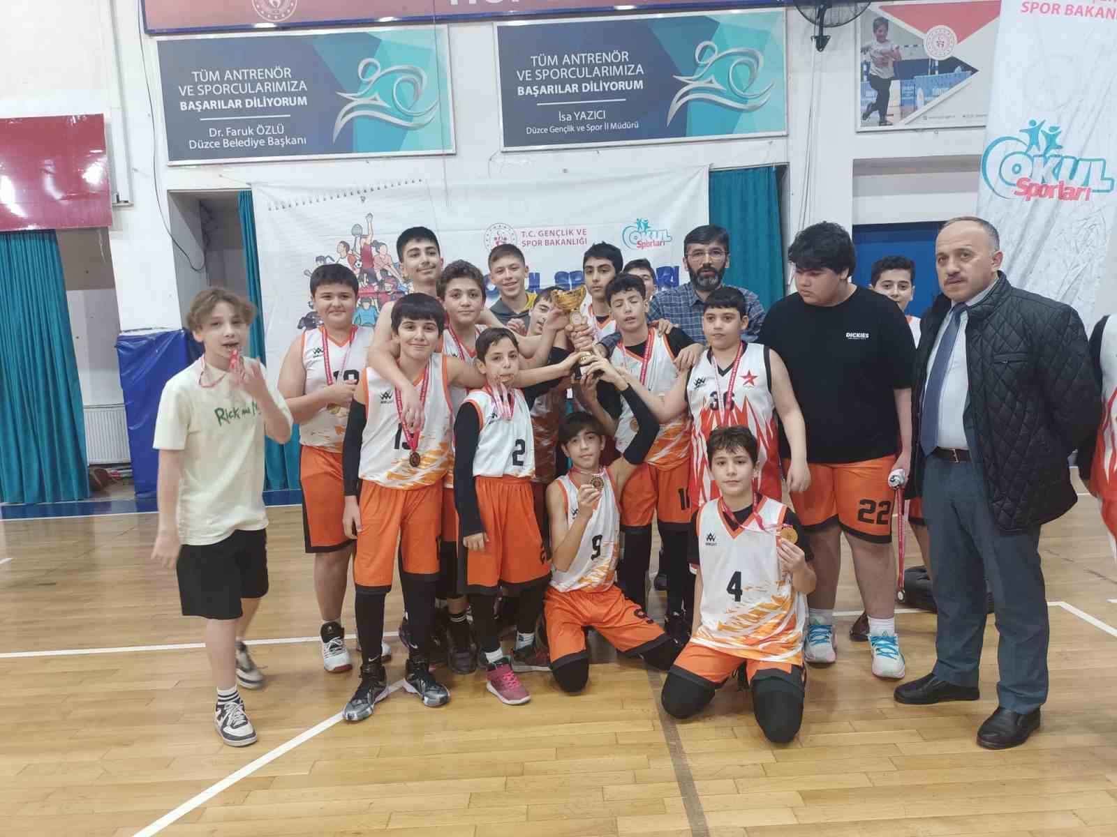 DÜZCE’DE YAPILAN OKUL SPORLARI YILDIZ ERKEK BASKETBOL MÜSABAKALARINDA ŞAMPİYON 15