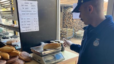 CUMAYERİ BELEDİYESİ ZABITA AMİRLİĞİ EKİPLERİ, İLÇE MERKEZİNDE FIRIN VE UNLU