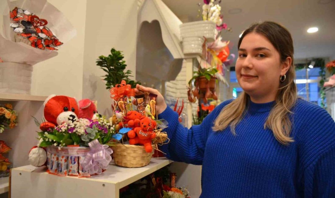 Bilecik’te 14 Şubat Sevgililer Günü’nde çiçekçilerde sabah saatlerinde telaş başlarken,