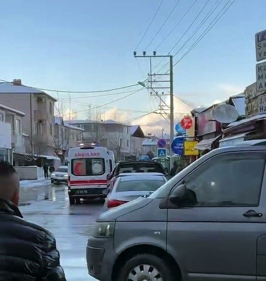 Sakarya’nın Söğütlü ilçesinde 4 kişinin yaralanması ile sonuçlanan silahlı kavgada