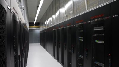 Dijitalleşen dünyada büyük yatırımlarla sektördeki yerini güçlendiren Akbank, müşteri sayısını