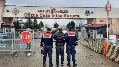 DÜZCE(İHA) – Düzce’de polis ve jandarma ekipleri tarafından yapılan uygulamalarda