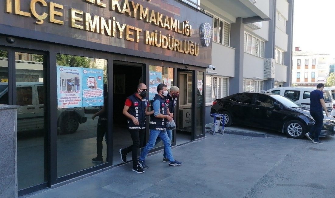 Kocaeli’nin Gebze ilçesinde komşuları baba ve kızını öldüren, aileden de