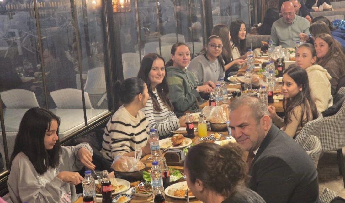 Bayırköy Kız Voleybol oyuncularına motivasyon yemeği Bilecik Belediyesi Bayırköy Belde Belediye Başkanı Aykut Dilsiz, ‘Kız Voleybol’