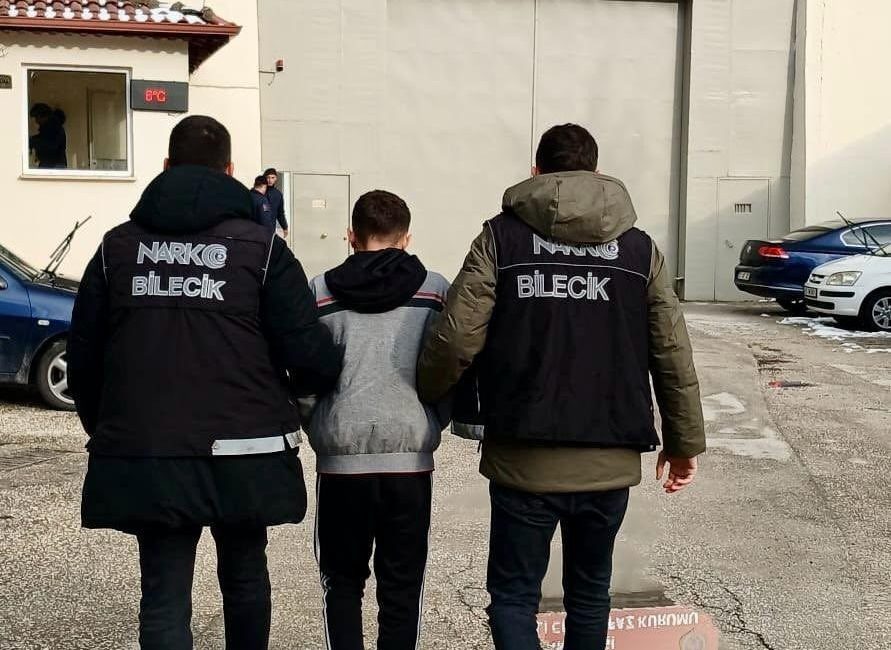 Bilecik’te uyuşturucu operasyonu Bilecik İl Emniyet Müdürlüğü’ne bağlı Narkotik Suçlarla Mücadele Şube Müdürlüğü