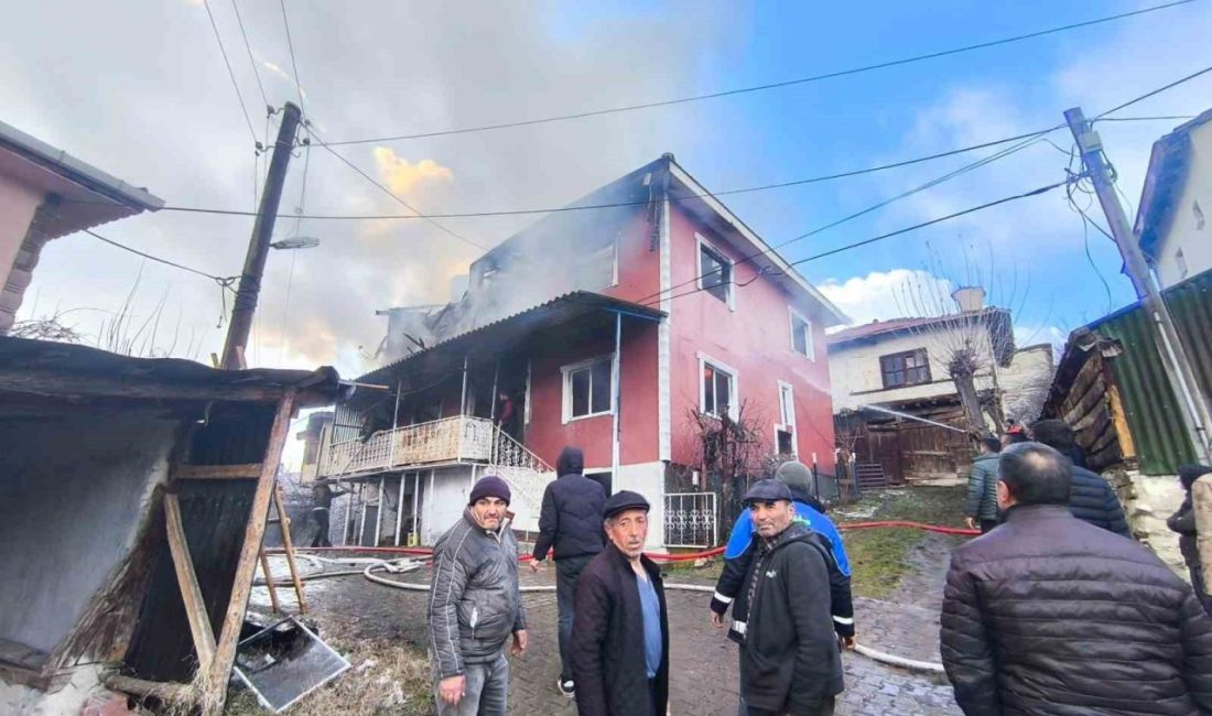 Bolu’da 2 katlı betonarme evin bacasında çıkan yangın, evi küle