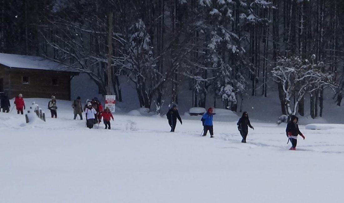 Bolu’da trekking ekibi 50 santimlik karda 12 kilometre yürüdü Bolu’da trekking ekibi kar kalınlığının 50 santimetreyi aştığı 12 kilometrelik