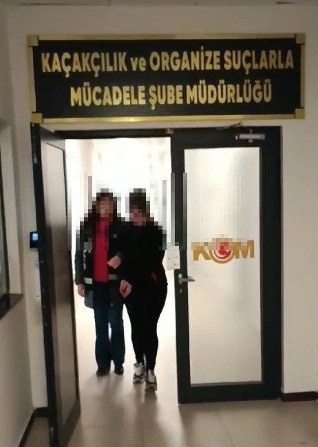 Kocaeli’nin Gölcük ilçesinde 9 kişiyi borsada yatırım vaadiyle dolandırdığı belirlenen