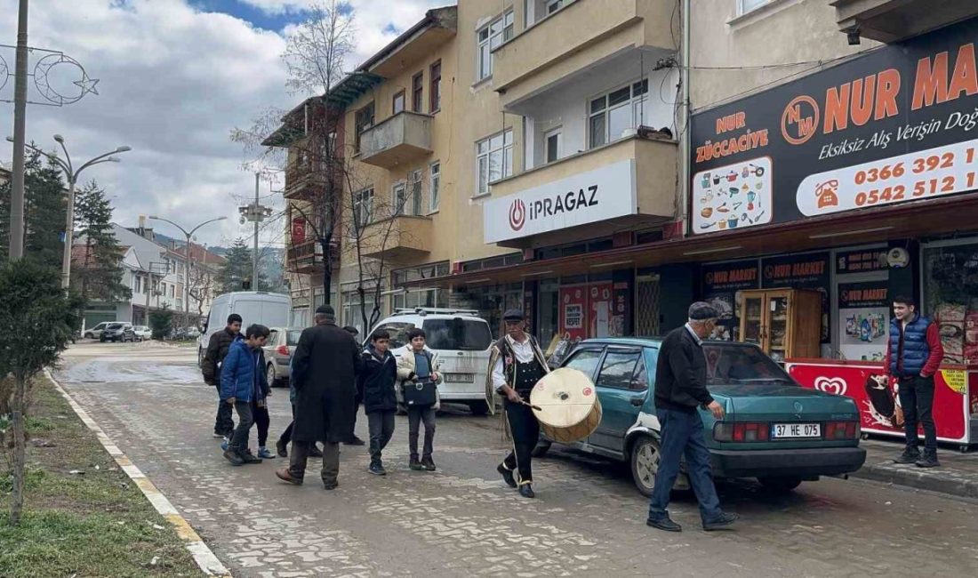 Çocuklar sokak sokak gezip manilerle Ramazan’ın gelişini kutladı Kastamonu’nun İhsangazi ilçesinde çocuklar, sokak sokak gezip maniler söyleyerek Ramazan