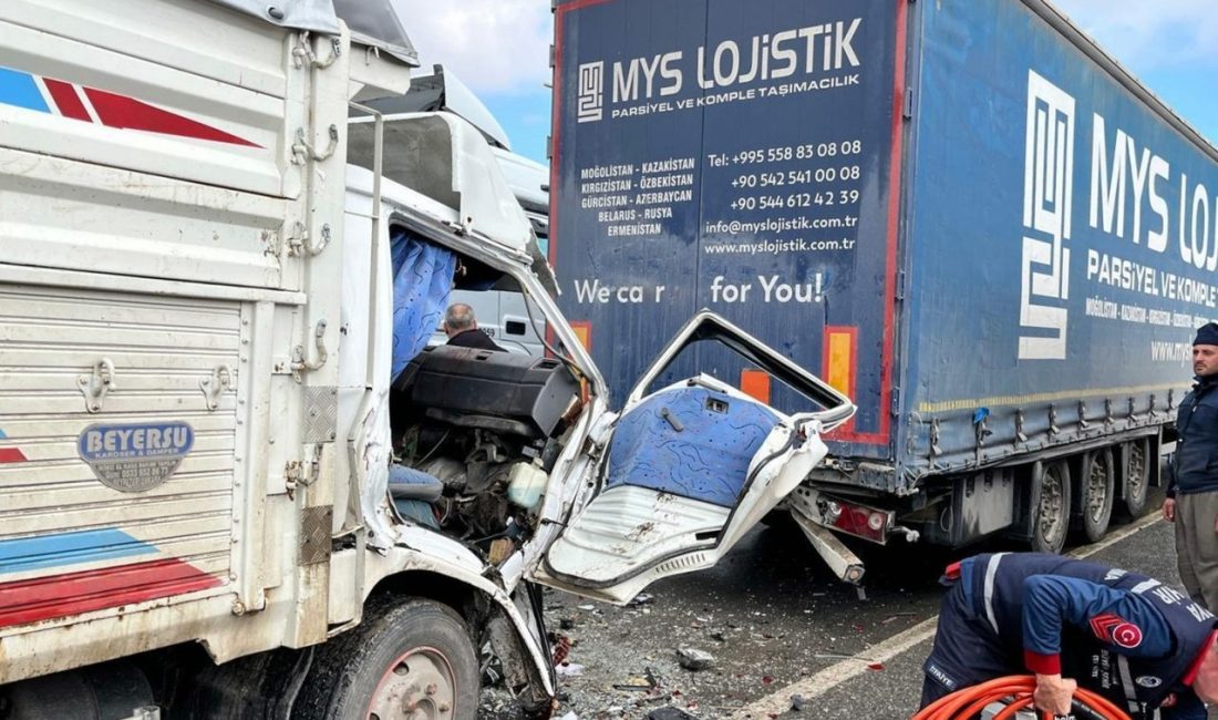 Sakarya’nın Erenler ilçesi D-100 kara yolu Modern Sanayi ışıklarında tıra