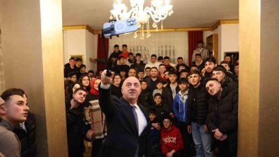 Darıca Belediye Başkanı Muzaffer Bıyık, üniversite sınavına girecek olan gençlerin