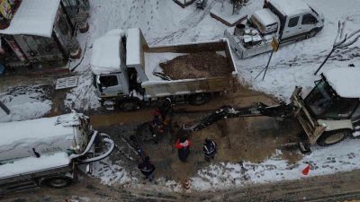 DÜZCE(İHA) – Düzce kent merkezinde ana su hattında meydana gelen