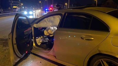 Düzce’de kontrolden çıkarak bariyere çarpan otomobilin sürücüsü yaralandı. Kaza, D-100