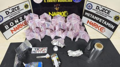 Düzce’de uyuşturucu madde ticareti yapan 2 kişi, polis ekiplerinin düzenlediği