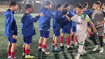 Kocaeli’de U17 Ligi’nde oynanan Derince Birlikspor-Kocaeli Güneşspor maçının devre arasında