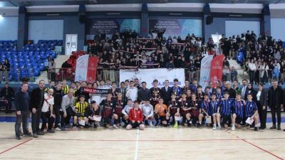 DÜZCE(İHA) – Düzce’de okul sporları futsal gençler müsabakalarına 27 takım