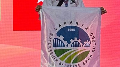 Sakarya Büyükşehir Belediyesi’nin tekvando sporcusu Zeynep Gül, Antalya’da gerçekleştirilen 12.