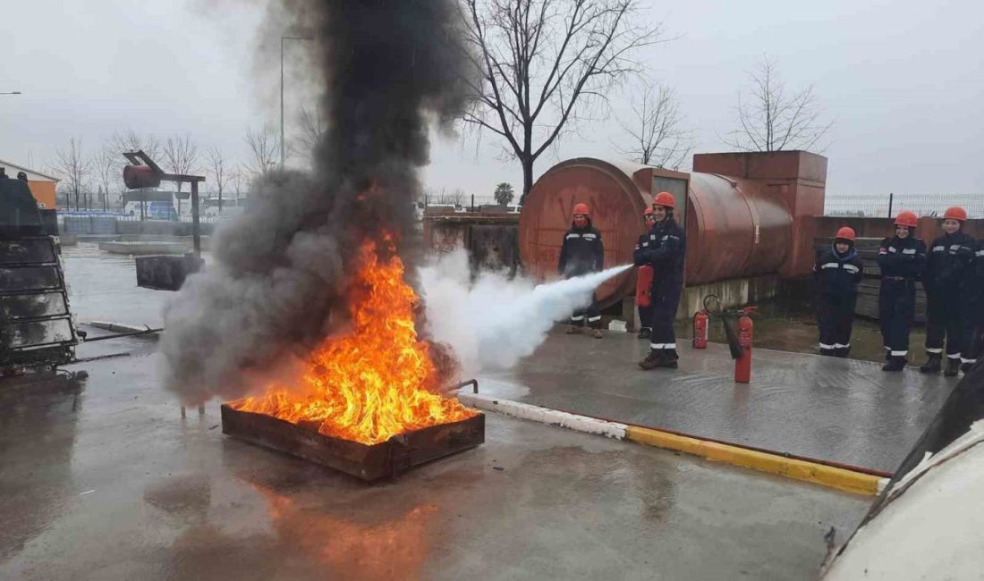 Kocaeli İtfaiyesi, Yeditepe Üniversitesi Arama Kurtarma Kulübü öğrencilerine gönüllü itfaiyecilik