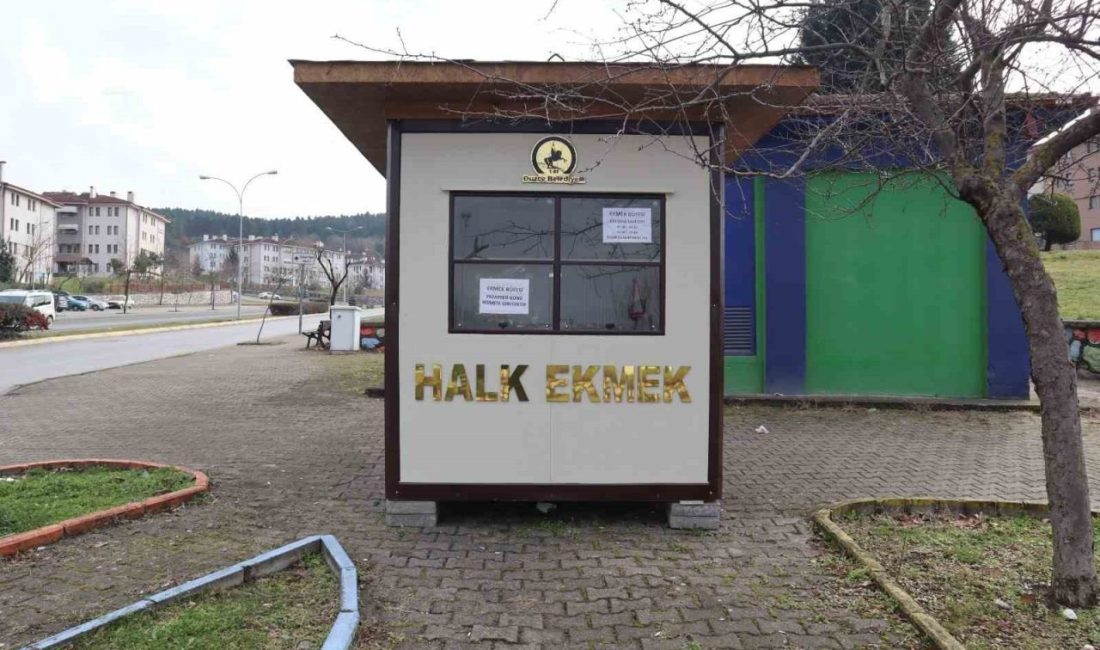 Düzce Belediyesi bünyesinde hizmet veren Halk Ekmek büfeleri Ramazan pidesi