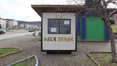 Düzce Belediyesi bünyesinde hizmet veren Halk Ekmek büfeleri Ramazan pidesi