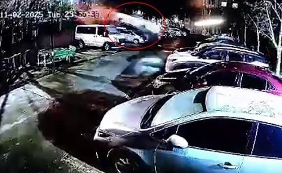 Kocaeli’nin Gebze ilçesinde alkollü sürücünün kontrolünden çıkan SUV tarzı araç,