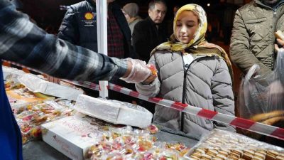 Ramazan ayının gelmesi ile ilk teravik için yüzlerce Düzceli camilere