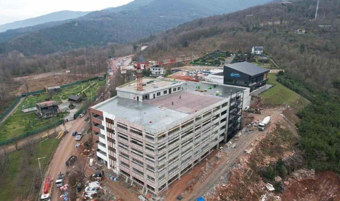 Kartepe Teleferikte katlı otopark gün sayıyor Büyükşehir’in Kartepe Teleferiğinin Derbent’teki istasyonu yanında inşa ettiği 598 araç
