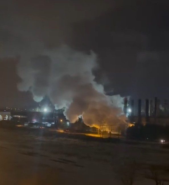 Kocaeli’nin Başiskele ilçesinde bulunan Kartonsan Fabrikası’nda çıkan yoğun su buharını