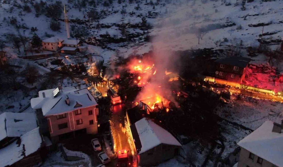 Kastamonu’da 3 ev ve 1 ahır küle döndü, 55 hayvan telef oldu Kastamonu’nun Ağlı ilçesinde çıkan yangında 3 ev ve bir ahır
