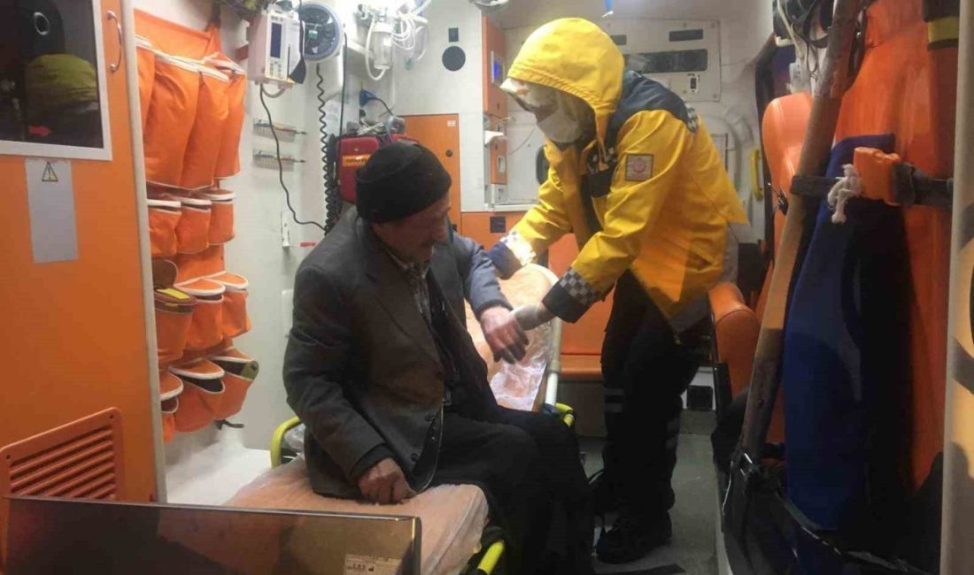 Kastamonu’nun Cide ilçesinde kar yağışı sebebiyle yolları kapanan köylerde mahsur