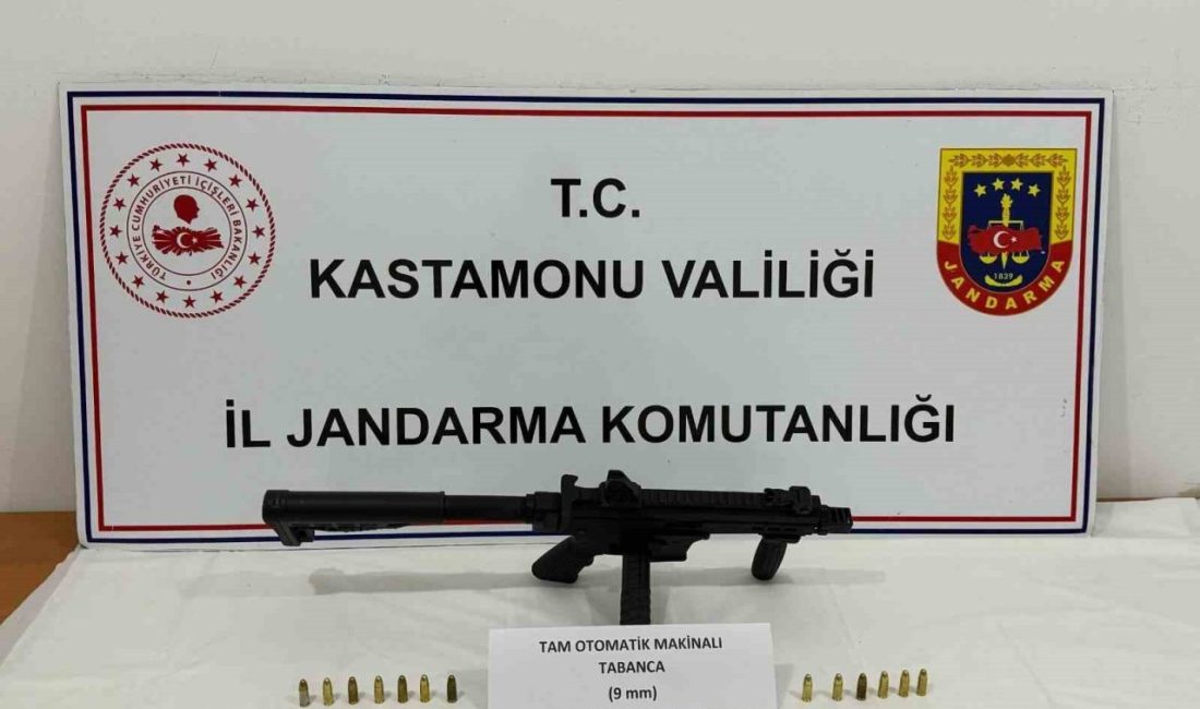 Kastamonu’da jandarma ekipleri tarafından yapılan aramalarda ruhsatsız tabanca ile yakalanan