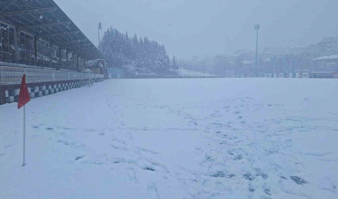 Kocaeli Futbol İl Temsilciliği, hava muhalefetinden dolayı sahaların futbol oynamaya