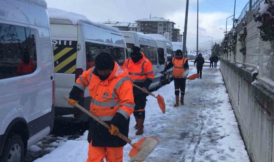Körfez’de yollara 2 bin 750 ton tuz döküldü Körfez Belediyesi, karla mücadelede yoğun bir mesai sürdürürken, 120 personel