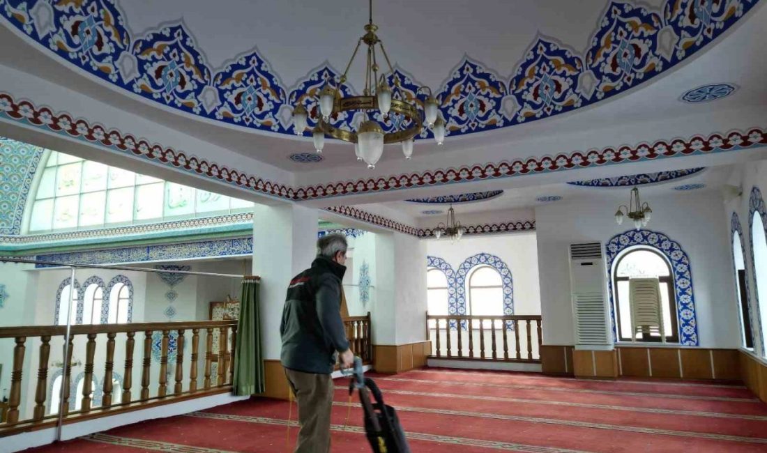 Körfez’in camilerinde Ramazan temizliği Körfez’de ilçe genelinde bulunan 93 cami, mahalle mescitleri ve ibadethanelerde
