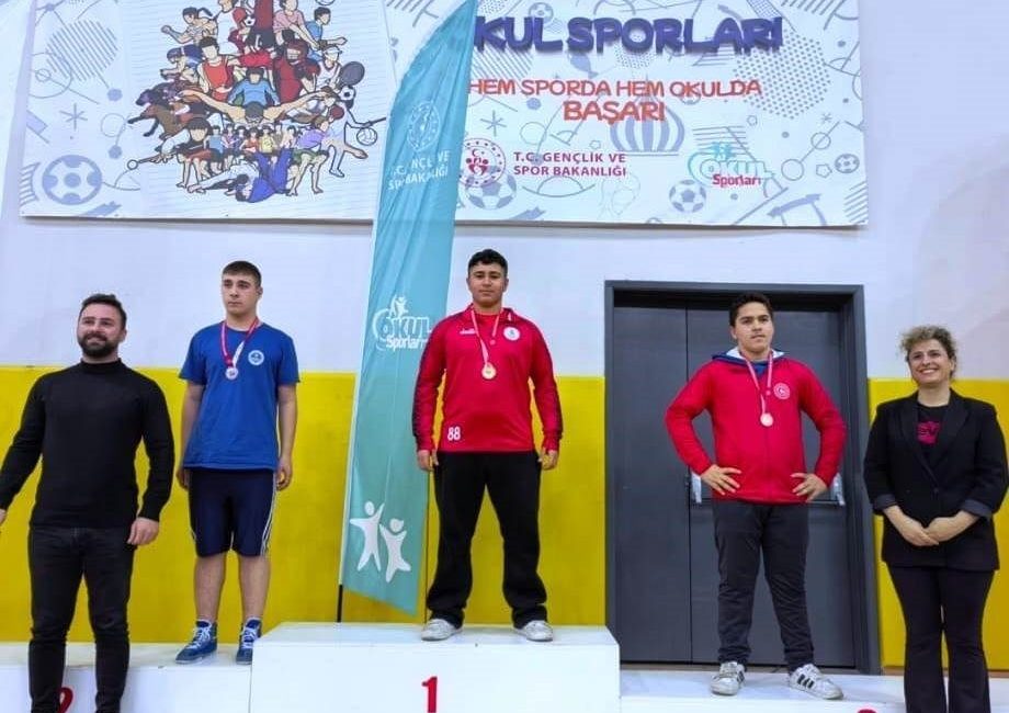 Körfez Gençlerbirliği Spor Kulübü sporcuları, Yıldızlar Kız-Erkek Serbest ve Grekoromen