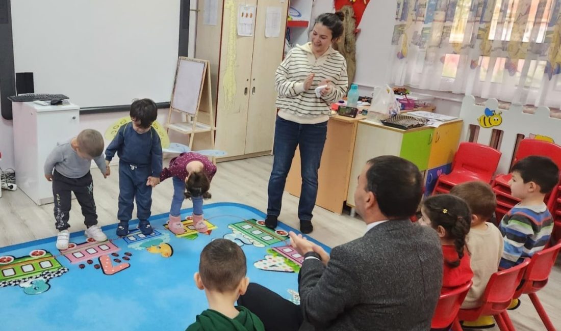 Miniklerle keyifli anlar yaşadı Söğüt İlçe Milli Eğitim Müdürü Ahmet Yıldırım, anaokulu öğrencileri ile