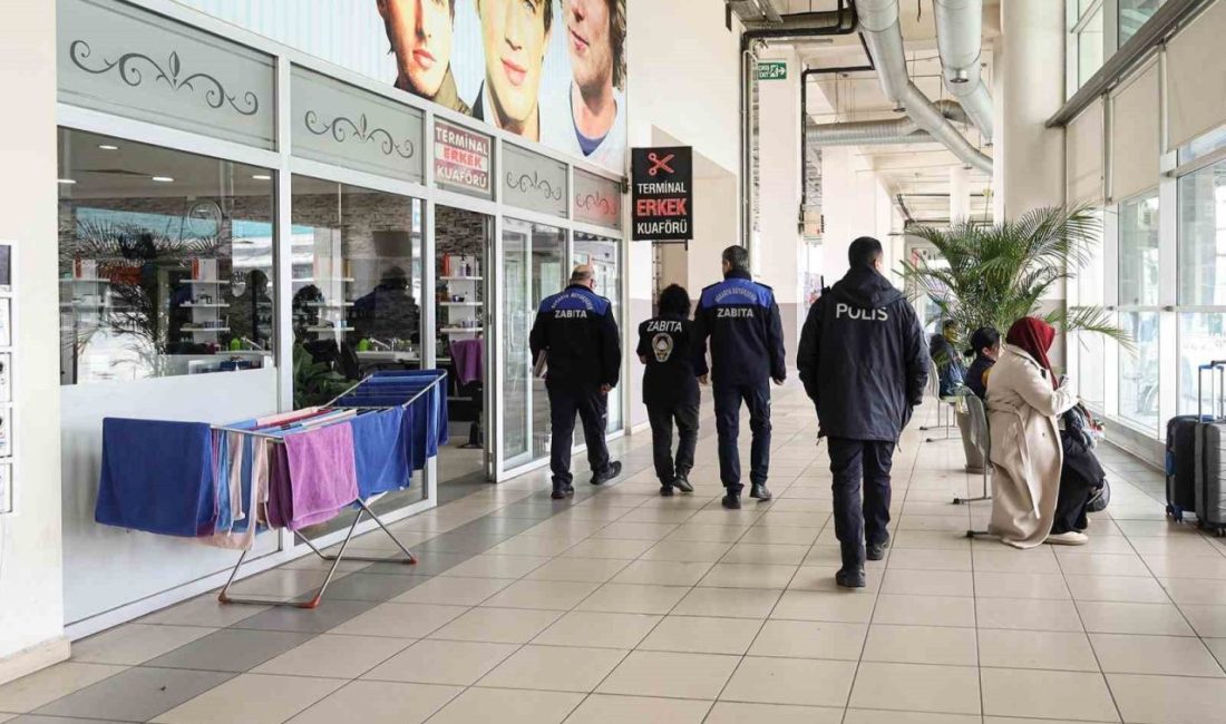 Sakarya Şehirlerarası Otobüs Terminali’nde polis ve zabıta ekipleri tarafından çevre
