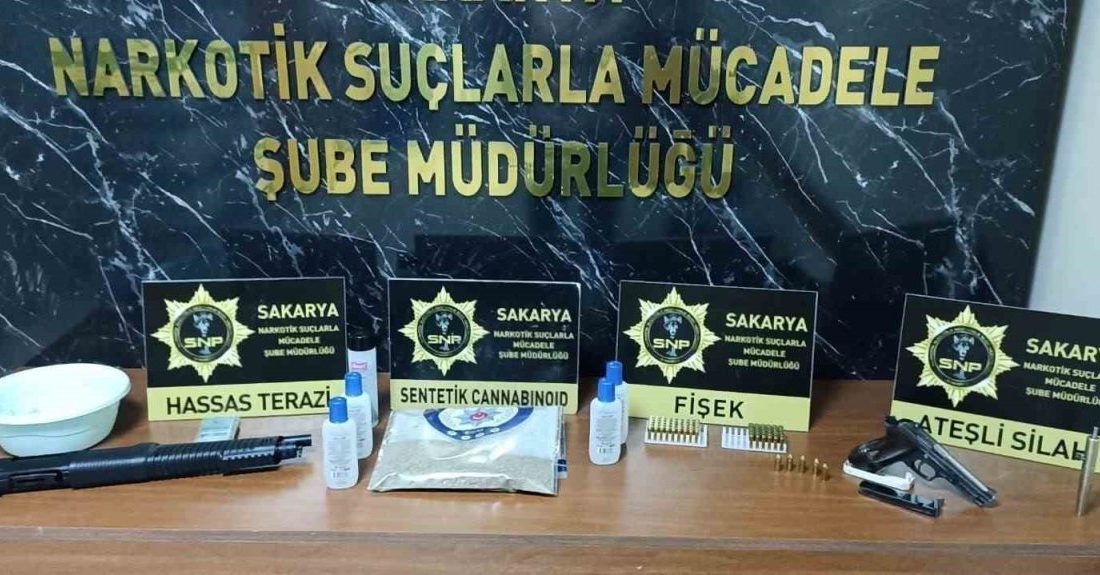Polisten dört ayrı uyuşturucu operasyonu: 16 gözaltı Sakarya’da polis ekiplerince yapılan 4 ayrı uyuşturucu operasyonunda 16 şüpheli