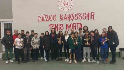 DÜZCE(İHA) – Düzce’de okul sporları yıldızlar tenis müsabakalarında kızlarda Kültür